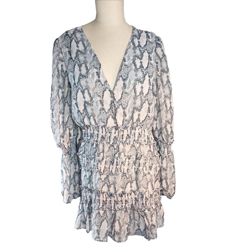 Olivaceous V Neck Snakeskin Tiered Minidress Size M Gray White Animal Pr…